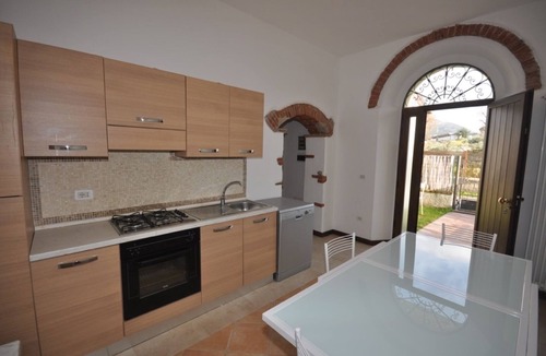 Querceta Apartment | Apartment with a garden, 8 minutes from the beach in Forte dei Marmi
