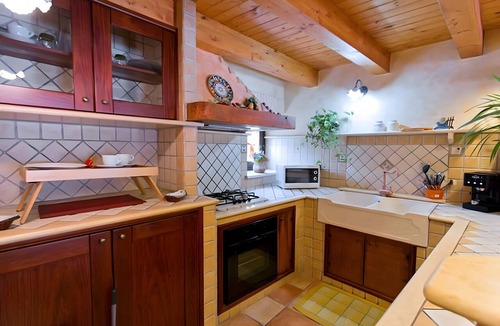 Montelepre Apartment | Apartment 'Alla Corte Dei Ventimiglia' with Mountain View, Wi-Fi, and Air Conditioning