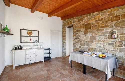 Montecorice Apartment | Apartment 'Appartamento Ulivo Vista Piscina' with Sea View, Wi-Fi and Air Conditioning