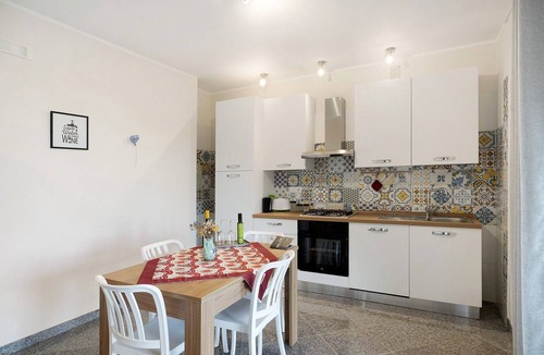 Montecorice Apartment | Apartment 'Appartamento Vite Vista Piscina' with Sea View, Wi-Fi and Air Conditioning