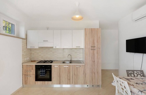 Casal Velino Apartment | Apartment 'Arancione' with Sea View, Wi-Fi and Air Conditioning