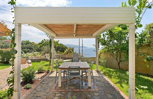 Casal Velino Apartment | Apartment 'Arancione' with Sea View, Wi-Fi and Air Conditioning