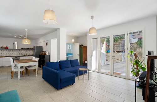 Agropoli Apartment | Apartment Calia with Private Garden, Wi-Fi and Air Conditioning