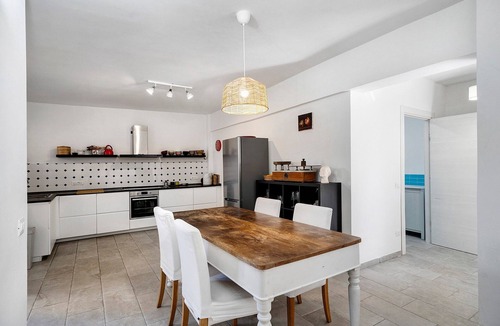 Agropoli Apartment | Apartment Calia with Private Garden, Wi-Fi and Air Conditioning