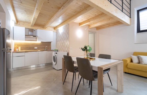 Giovinazzo Apartment | Apartment 'Calipso' with Wi-Fi and Air Conditioning