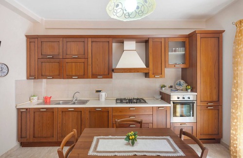Cetara Apartment | Apartment 'Ce Tour - La Casa del Limone di Nonni' with Mountain View, Wi-Fi and Air Conditioning