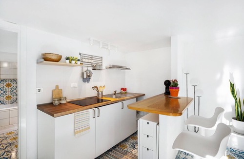 Historical Downtown Salerno Apartment | Apartment 'Dimora Porta San Nicola Salerno' with Sea View, Wi-Fi and Air Conditioning
