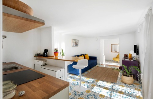 Historical Downtown Salerno Apartment | Apartment 'Dimora Porta San Nicola Salerno' with Sea View, Wi-Fi and Air Conditioning