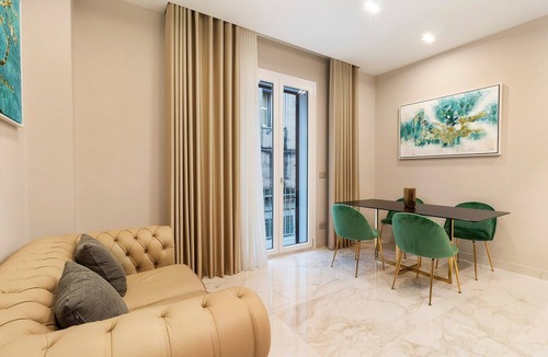 Trani Apartment | Apartment 'Ginex Luxury Suite' with Balcony, Wi-Fi and Air Conditioning