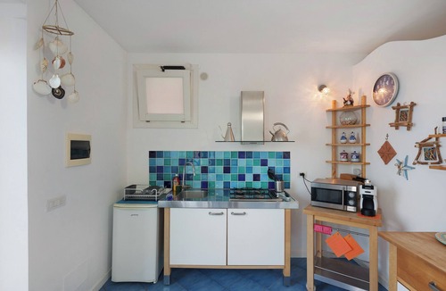 Praiano Apartment | Apartment 'Il Geco Praiano' with Sea View, Wi-Fi and Air Conditioning