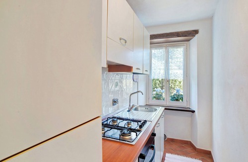 Vessalico Apartment | Apartment 'Il piccolo fienile' with Shared Pool, Garden and Wi-Fi