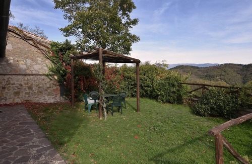 Starda Apartment | Apartment in the castle, with restaurant and swimming pool, Ginestra
