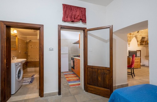 Corigliano D'Otranto Apartment | Apartment 'Panaka - Bottega Dello Speziale' with Private Terrace and Air Conditioning