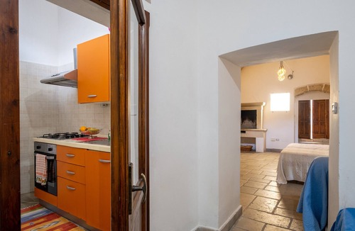 Corigliano D'Otranto Apartment | Apartment 'Panaka - Bottega Dello Speziale' with Private Terrace and Air Conditioning