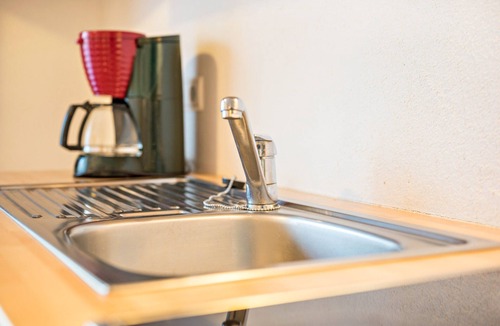 Naz Apartment | Apartment "Klementhof Nr 3" with Mountain View, Pool, Wi-Fi, Balcony & Garden
