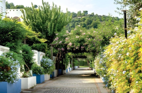 Peschici Apartment | Apartment 'Maritalia 5' with Private Terrace, Private Garden and Air Conditioning