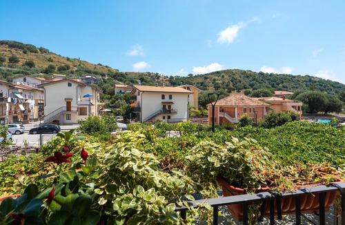 Ascea Apartment | Apartment 'Parmenide Family' with Wi-Fi and Air Conditioning