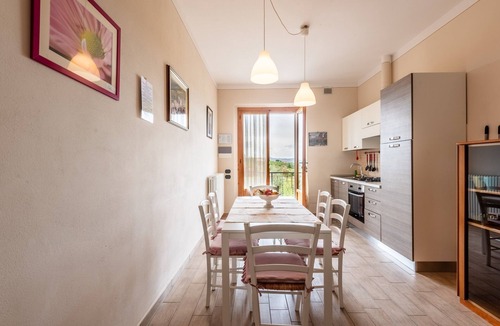 San Gimignano Apartment | Apartment 'Tenuta Fornacelle La Rosa' with Shared Pool, Wi-Fi and Air Conditioning
