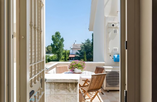 Municipio 1 Apartment | Apartment 'Torre Di Specchio 2' - Papaveri with pool, Wi-Fi and air conditioning