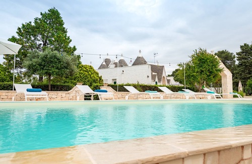 Specchiaruzzo Apartment | Apartment 'Trullo Il Focolare In Masseria' with Shared Pool, Wi-Fi and Air Conditioning