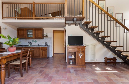 Magliano House | Apartment 'Vernaccia Country House - Agriturismo' with Pool, Garden & Wi-Fi