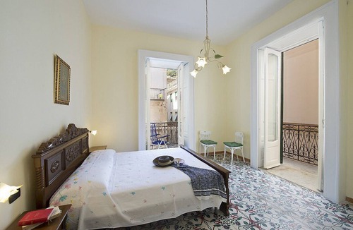 Vietri sul Mare House | Appartamento Mariuccia D: A welcoming apartment situated at a few steps from a sandy beach, with Free WI-FI.