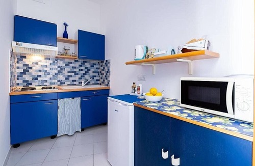 Pogerola Apartment | Appartamento Rodolfo: A graceful apartment which faces the sun and the sea, with Free WI-FI.