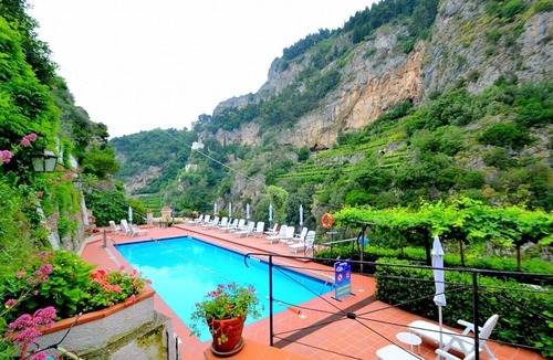 Ravello House | Appartamento Ulisse B: A graceful apartment situated in a quiet location, a few minutes from the town center.