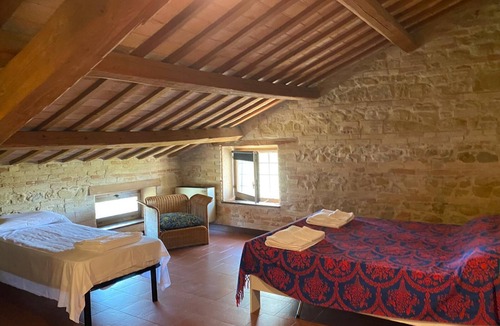 Treia House | Attic Room with Private Bathroom in a Historic Villa Farmstay
