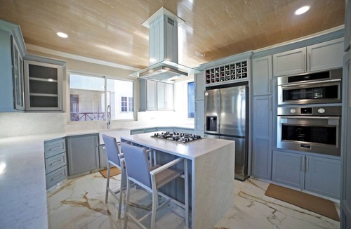 Fortescue House | Aurora- 3BR Modern Villa w/ Pool and Fire Pit