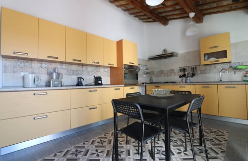 Atessa Apartment | B&B Ex Albergo Centrale Atessa with Mountain View, Wi-Fi, and Air Conditioning