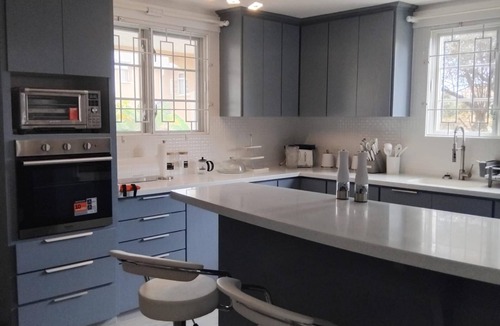 Mangrove House | Bajan Bliss Townhouse ✈️ | 5–10 Min to Airport & Shopping. Modern and Spacious