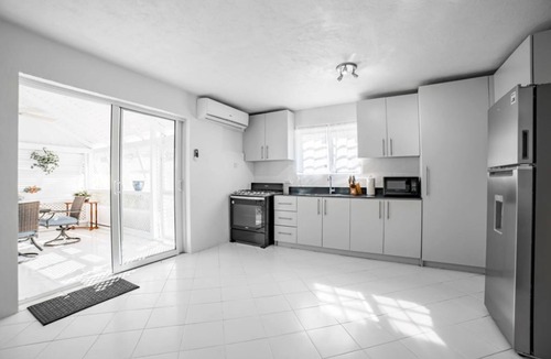 Brighton Apartment | Banyan Beach Cottage