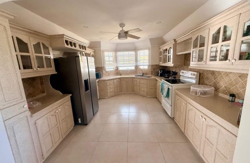 Gibbons Boggs Apartment | Barbados Bliss at Platinum Palace | Poolside 3-Bed | Oistins