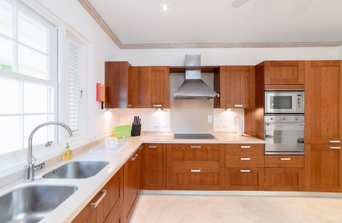 Prospect Villa | Battaleys Mews No. 9 – Elegant Colonial Living Steps from Mullins Beach