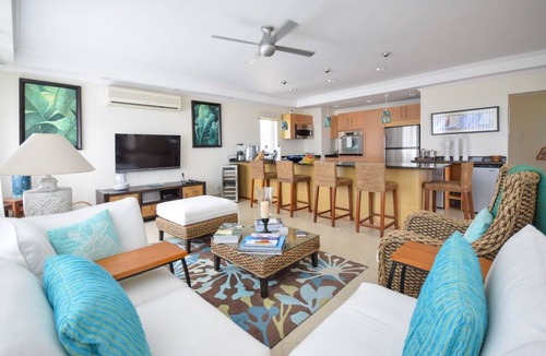 Saint Matthias Apartment | Beachfront penthouse with stunning pool and ocean views