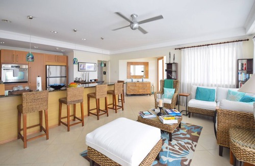 Saint Matthias Apartment | Beachfront penthouse with stunning pool and ocean views