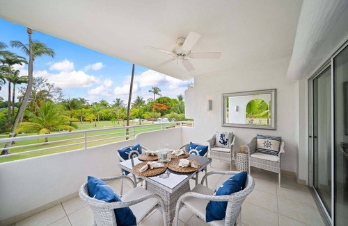 Porters Apartment | Beachfront with resort pool - Glitter Bay 214