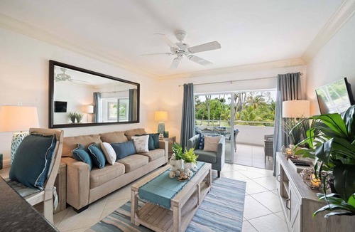 Porters Apartment | Beachfront with resort pool - Glitter Bay 214