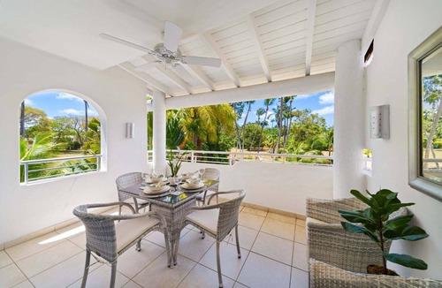 Porters Apartment | Beachfront with resort pool - Glitter Bay 314