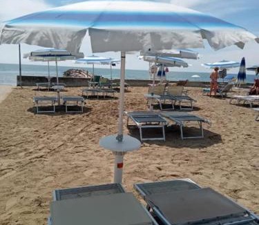 Eraclea Mare Apartment | BeaMare - Monolocale - Massimo tre ospiti con posto spiaggia - Studio Apartment - Max 3 people with 1 private umbrella and two SunBeds at the private beach of Eraclea Mare