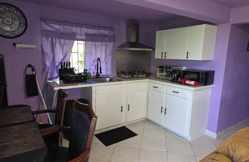 West Terrace Apartment | Beautiful 2-bedroom apartment with AC in Saint James