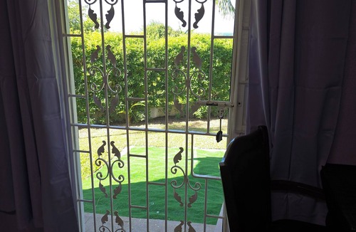 West Terrace Apartment | Beautiful 2-bedroom apartment with AC in Saint James