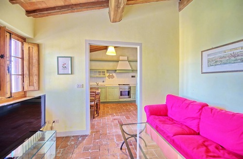 San Casciano in Val di Pesa Apartment | Beautiful apartment with WIFI, pool, TV, pets allowed and panoramic view, close to Greve In Chia.