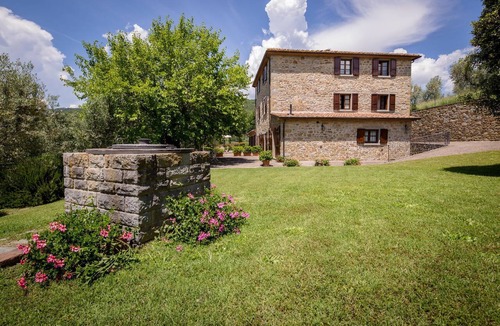 Pieve di Chio House | Beautiful apartment in villa with WIFI, pool, pets allowed and panoramic view, close to Cortona