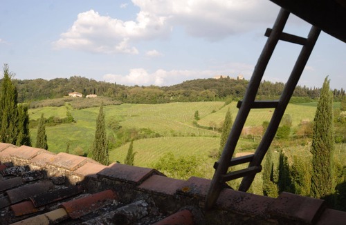 Poggiarello Villa | Beautiful apartment in villa with pool, WIFI, TV, patio and panoramic view, close to San Gimignano