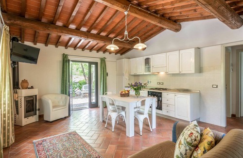 Montevarchi Villa | Beautiful private villa for 12 guests with WIFI, A/C, hot tub, private pool and TV