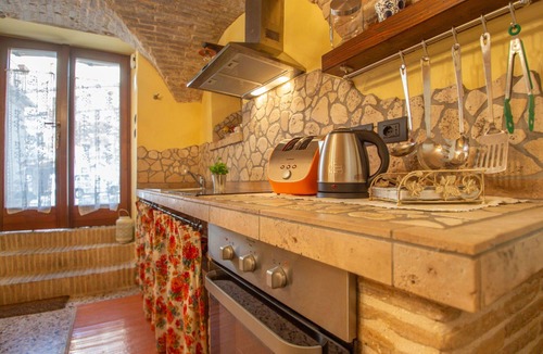 Notaresco House | Beautiful private villa for 4 people with balcony and pets allowed