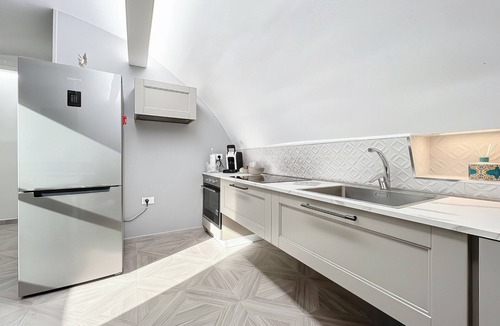 Manfredonia Apartment | Bed and Breakfast 'Appartamento - Orchidea Celeste' with Sea View, Wi-Fi and Air Conditioning