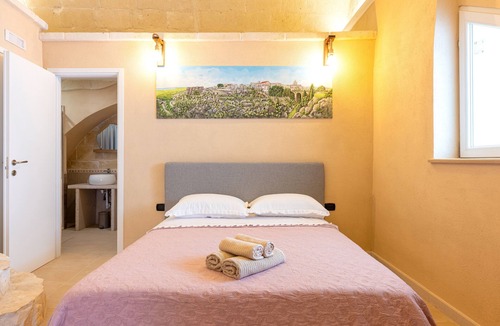 Massafra Bed & Breakfast | Bed and Breakfast 'Super Luxury' with Private Garden, Wi-Fi and Air Conditioning